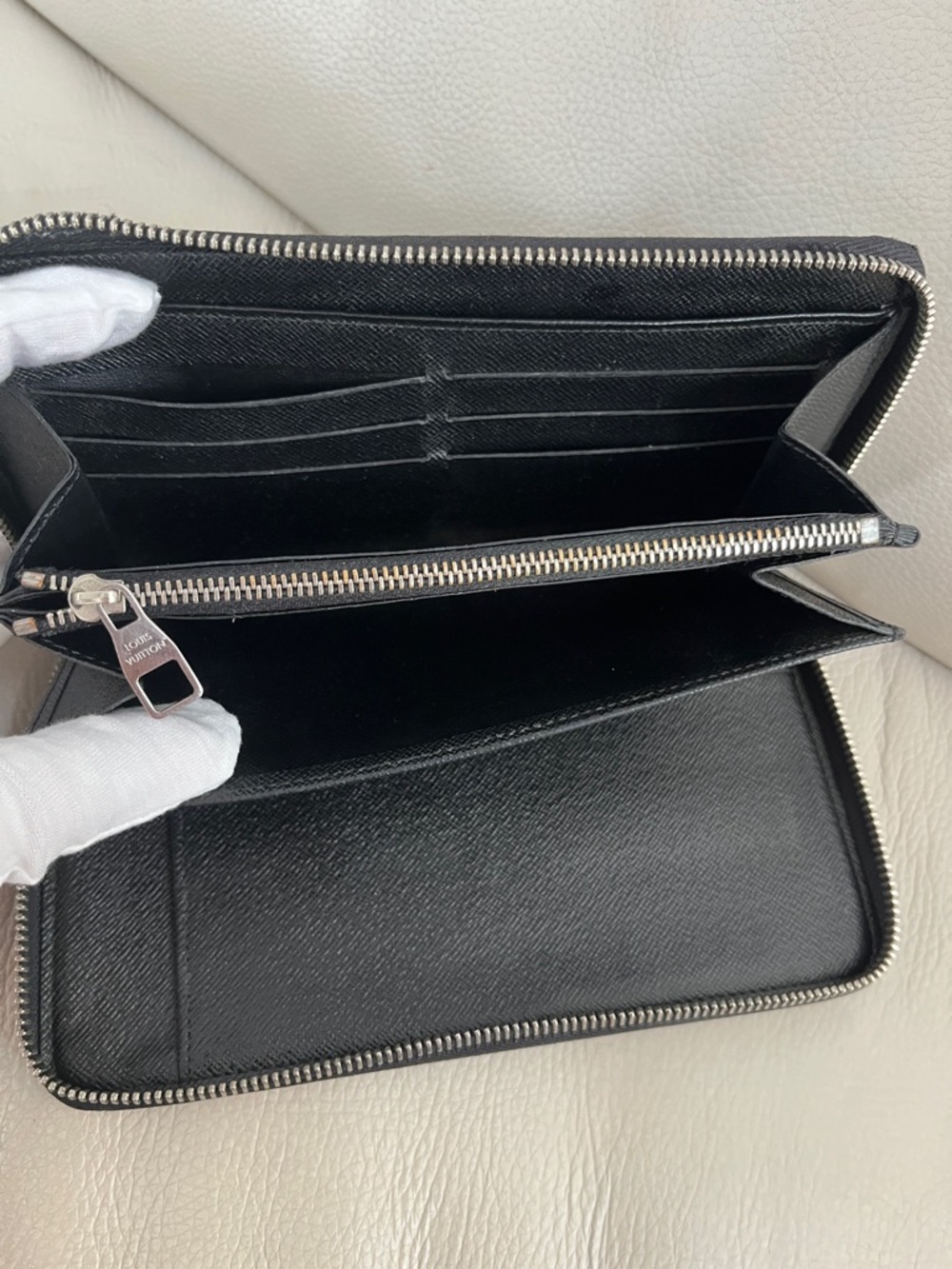 Louis Vuitton Damier Graphite Zip-Around Wallet with Silver Hardware Unisex - Picture 5 of 12